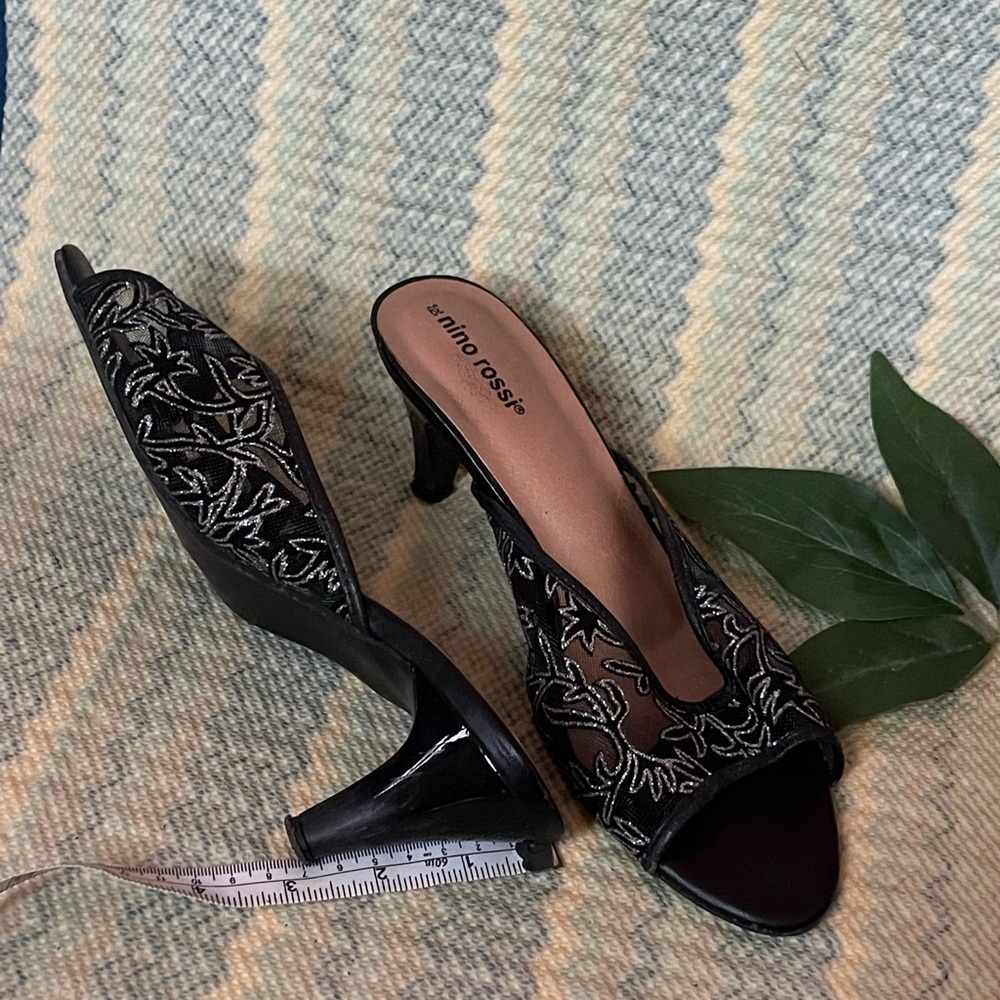 Low Heel - Picture 4 of 12